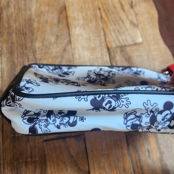 Disney Mickey & Minnie Mouse 2 Piece Crossbody Bag & Tech Pouch Bioworld - Picture 6 of 7